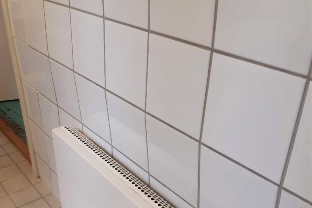 Kopolaattojen injektointi kylpyhuoneessa